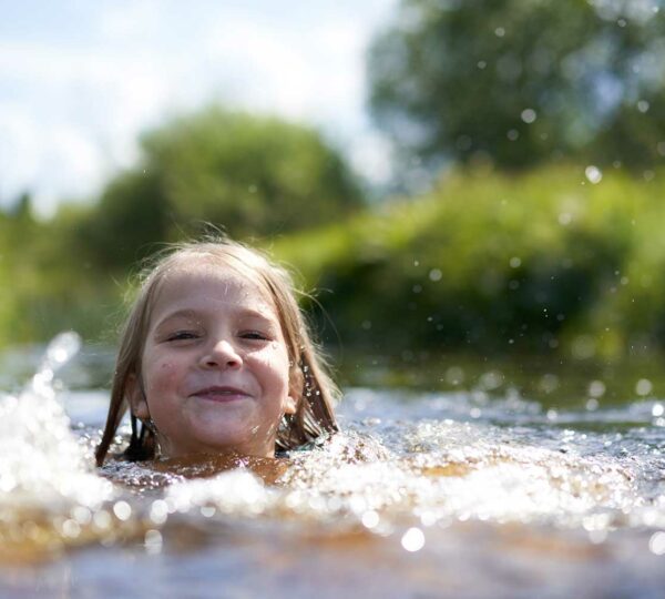Badespaß am Priorteich in Walkenried.